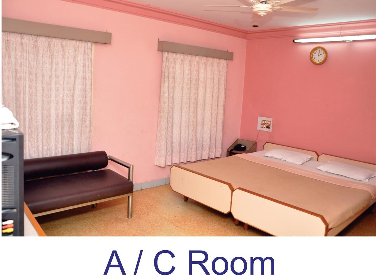 Hotel Baba Rajkot Luaran gambar